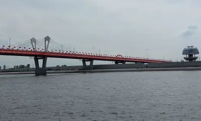 Очередь из дальнобойщиков выстроилась перед мостом через Амур 