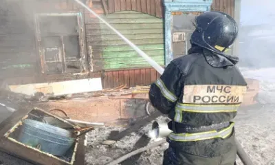 Мужчину спасли из горящего дома в Белогорске 