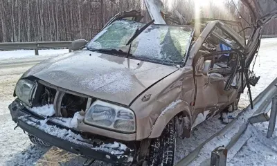 Водителя и пассажира госпитализировали после жесткого ДТП в Амурской области