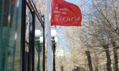 Копию знамени Победы подняли в Благовещенском округе