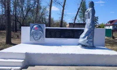 Памятники воинам-амурцам отремонтировали по поручению Василия Орлова