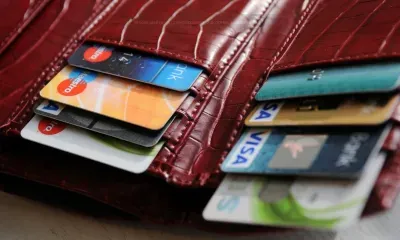 Как получить дебетовую карту без комиссии и дополнительных услуг