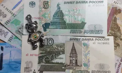 Сдачу новыми 5 и 10-рублевыми купюрами все чаще получают амурчане 