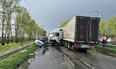 Три человека пострадали в ДТП с микроавтобусом в Белогорском округе
