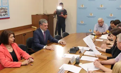 Василий Орлов принес документы для регистрации на выборы губернатора