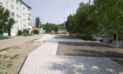 Уличное освещение делают в одном из дворов Прогресса 