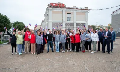 Железнодорожники присоединились к празднованию Дня Государственного флага