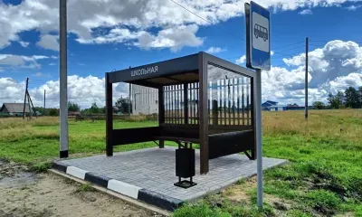 Новые остановки защищают амурских школьников от дождя и ветра