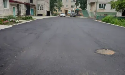 Проезд во дворе дома в Свободном заасфальтировали по нацпроекту