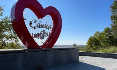 Вандалы испортили "сердечный" арт-объект на Сопке любви в Свободном