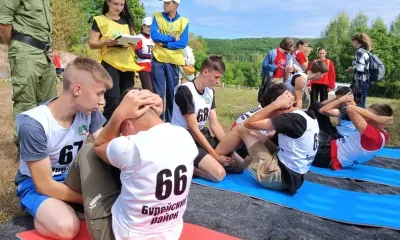 Школьники сыграли в легендарную "Зарницу" на амурском стадионе