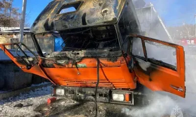 Пятеро пожарных тушили мусоровоз в Тынде