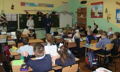 Сотрудники ЗабЖД провели для амурских школьников урок по профилактике детского травматизма в преддверии новогодних каникул