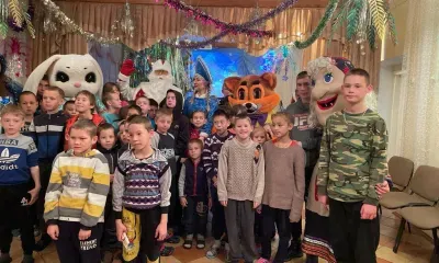 Волонтеры ЗабЖД передали более 900 подарков детям и одиноким пенсионерам в Забайкалье и Приамурье