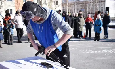 Полосу препятствий на главной площади Тынды преодолели мужчины