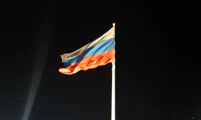 Самый высокий в мире небоскреб подсветили в цвета флага России