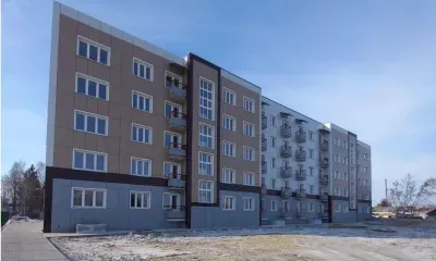 Пятиэтажку для переселенцев из аварийного жилья и детей-сирот сдали в Екатеринославке