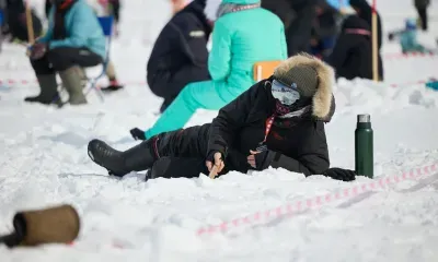 Рыбаку с Чукотки вручили 100 тыс. рублей за пойманную корюшку