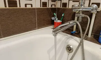 Амурчанам напомнили, куда обращаться при отключении воды 