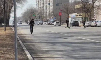 Дети на электросамокатах катались по дорогам Благовещенска 