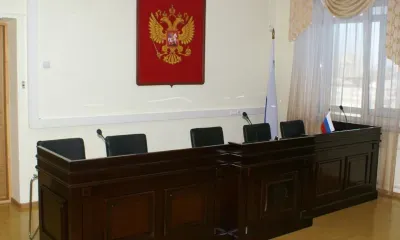 Учительница по указанию мошенника облила зеленкой сотрудницу банка в Благовещенске