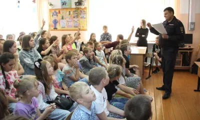 Железнодорожники провели выездные уроки безопасности в пришкольных лагерях в Амурской области