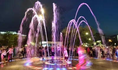 Аллея фонтанов в Благовещенске "споет" для выпускников