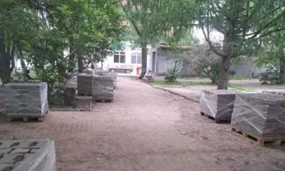 Киносквер с амфитеатром и качелями начали строить в Благовещенске