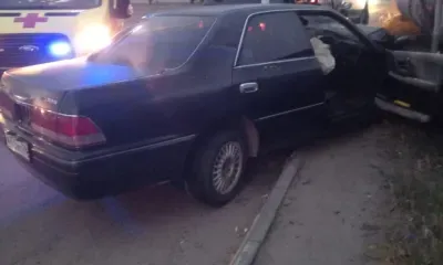 Автомобиль протаранил теплотрассу в Благовещенске