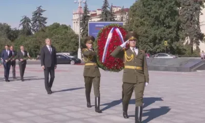 Василий Орлов отдал дань памяти у монумента Победы в Минске