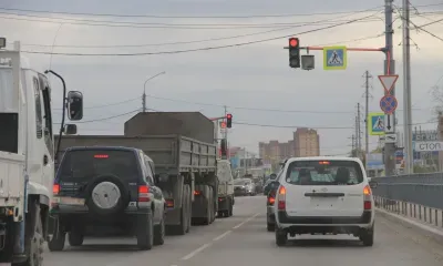 Скорость и дистанция: о безопасности в непогоду напомнили водителям