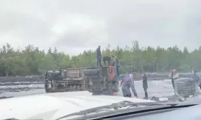 Вахтовка с туристами перевернулась на реке на Камчатке