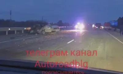 В больницу попал водитель машины, разбитой в жестком ДТП