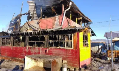 Двухэтажный дом и гараж пострадали во время пожара в Зее 