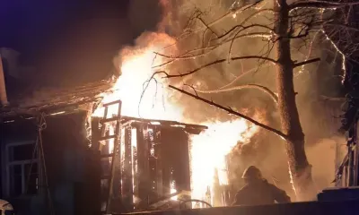 Ожоги получил мужчина, покидая горящую квартиру