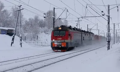 Железную дорогу в Приамурье круглосуточно очищают от снега