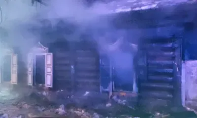 Дом сгорел в Благовещенске поздним вечером