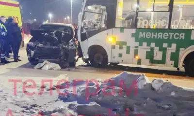 Маршрутный автобус угодил в тройное ДТП в Благовещенске