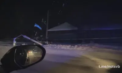 Электроопора оказалась почти на дороге после ДТП в Свободном