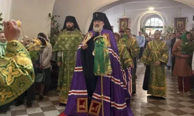 Архиепископ Лукиан совершил праздничное богослужение в честь Святой Троицы