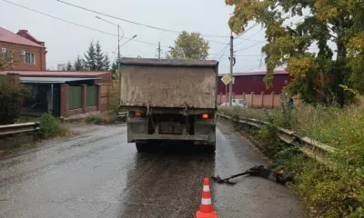 Подросток на электросамокате пострадал в ДТП с грузовиком в Благовещенске