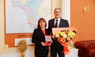 Министр образования Амурской области получила региональную медаль