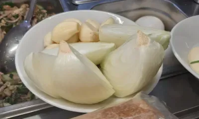 Денис Позимний: шиповник вновь зацвел - осень будет теплой и затяжной