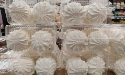 Самые полезные сладости из новогоднего подарка назвали амурчанам