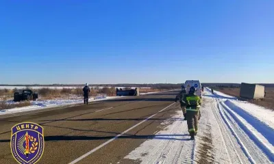 Грузовик и фура столкнулись на трассе "Амур", два человека пострадали