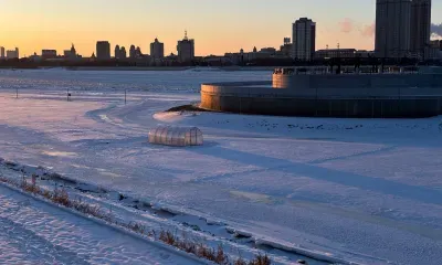 На пляже "Пограничный" в Благовещенске прорубили купель для зимнего купания