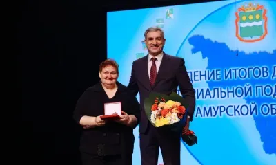 Глава Тындинского округа и волонтер из Приамурья получили высокую награду 