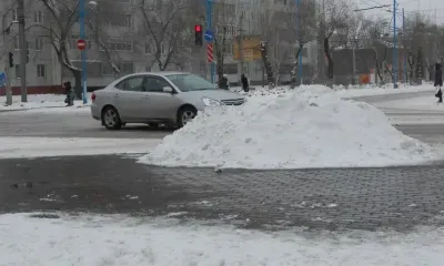 Об опасности падения в гололед с телефоном в руке предупредил травматолог
