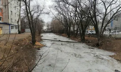 Сброс воды мешает приступить к очистке русла реки внутри Благовещенска