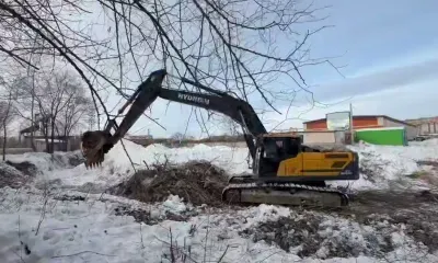 Самый замусоренный участок Бурхановки в Благовещенске начали расчищать